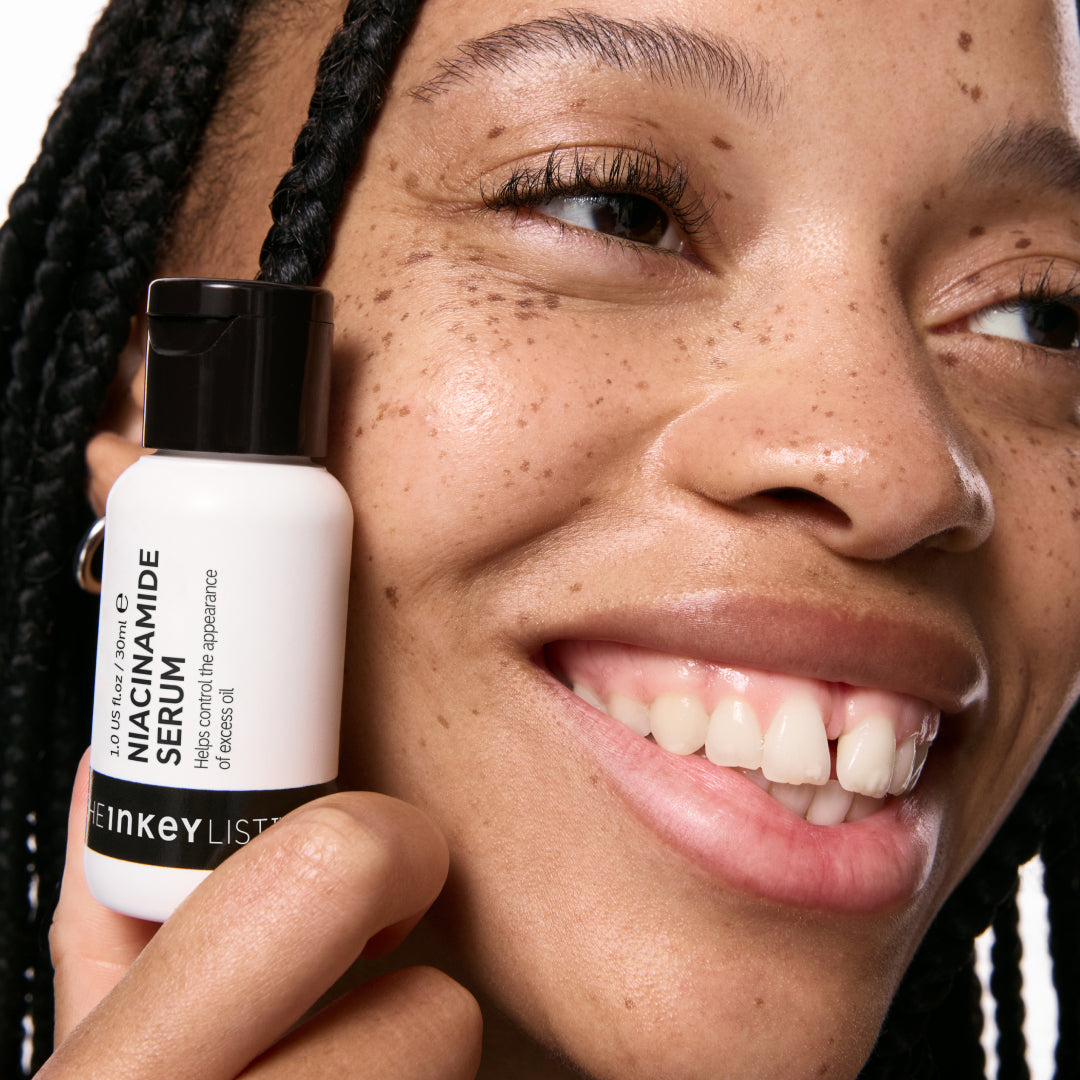 10-niacinamide-serum-duo-l9 Model01_d6be0920-41bd-4df2-8281-5a1face2e177.jpg