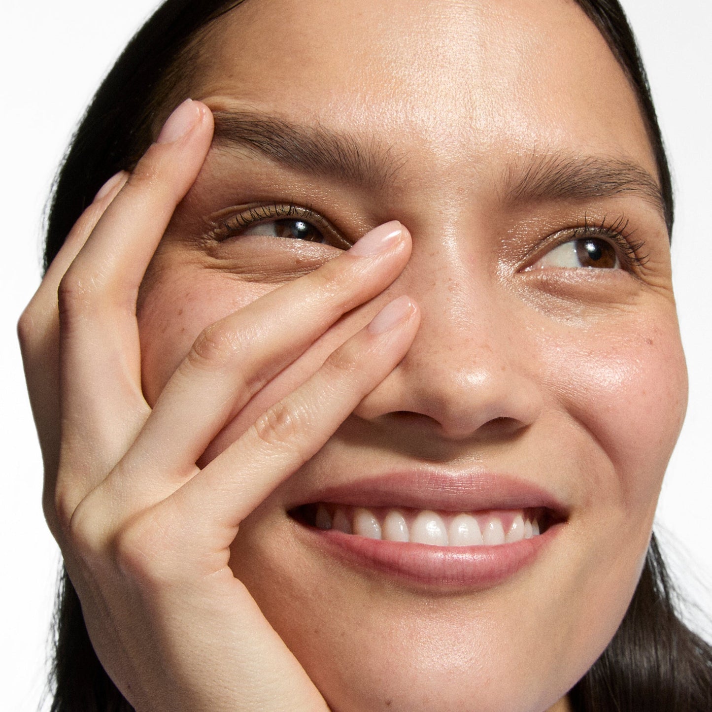 hydro-surge-dewy-face-mist-i6 Omega50_Model_2000x2000-1_3445dd8f-e76c-42a0-b3ad-1d9a4cba4df0.jpg