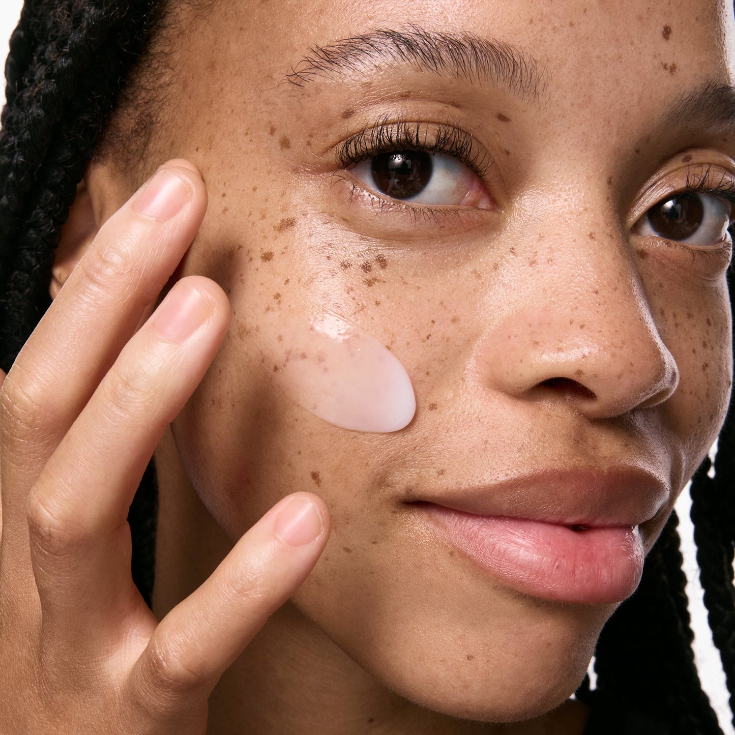 vitamin-b-c-and-e-moisturizer-f3 VitBC_E_ModelGoopMacro_2000x2000_bc64d363-139d-4699-88a9-2e0b1942763a.jpg